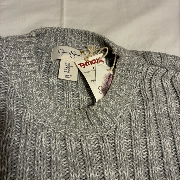 Jessica Simpson Heather Gray Ribbed Crewneck Sweater - Picture 3 of 7